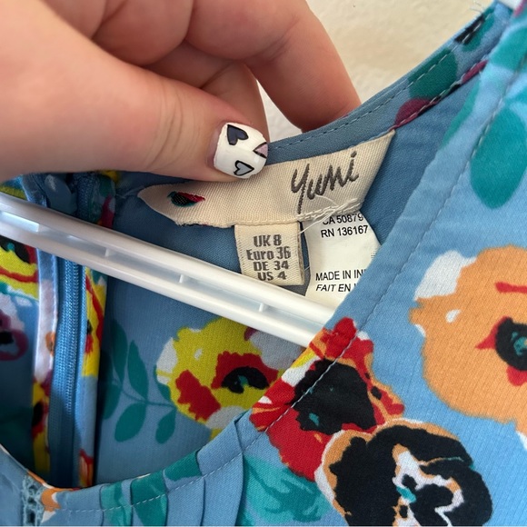 Floral Summer Dress with Pleating and Flutter Sleeves - Picture 3 of 5